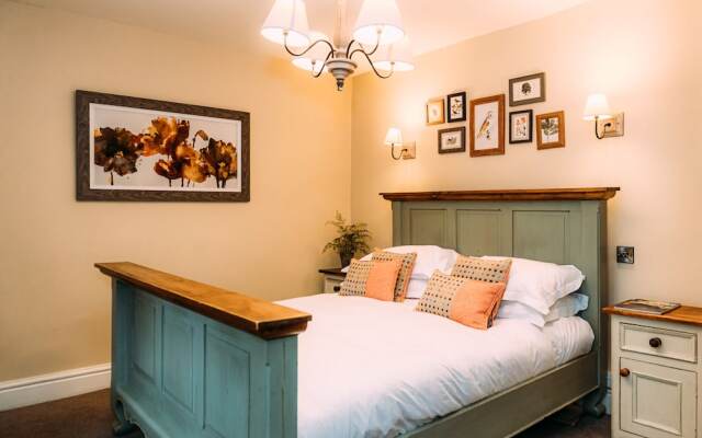 Waddington Arms
