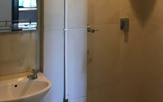 RedDoorz Plus @ Bitung City Center