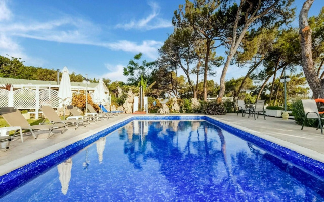 Beautiful Holiday Home With Private Pool
