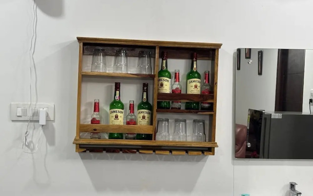 Manish Suites & Service Apartments