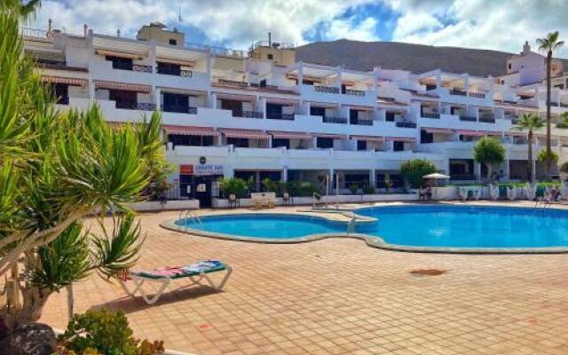 Victoria Court - 1 bed pool & sea view