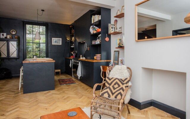 Stunning 2 Bedroom House in De Beauvoir Town