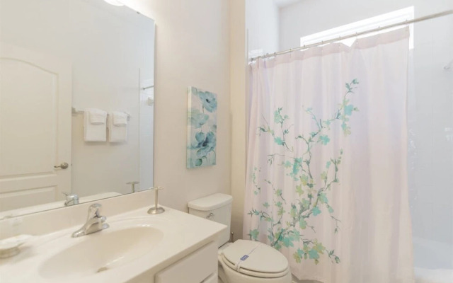 Lovely 6 Bedroom Home in the Solterra Community - 518