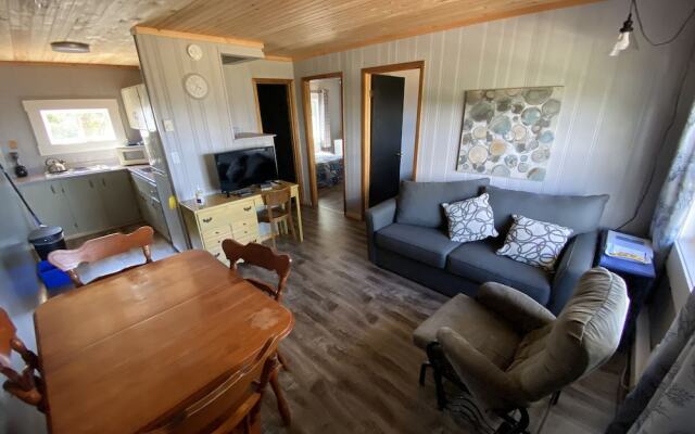 Pines Motel