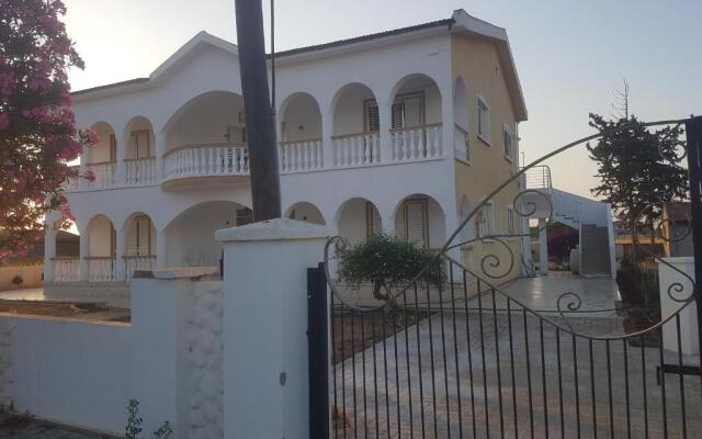 SALAMIS HOUSE and FLAT LETS
