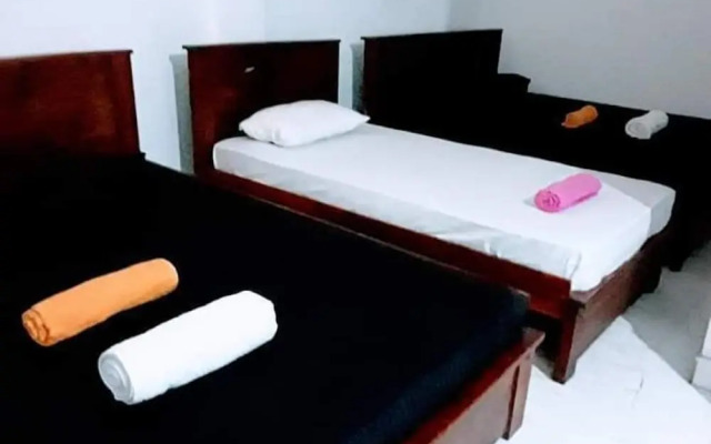 Black And White Kandy Guest House