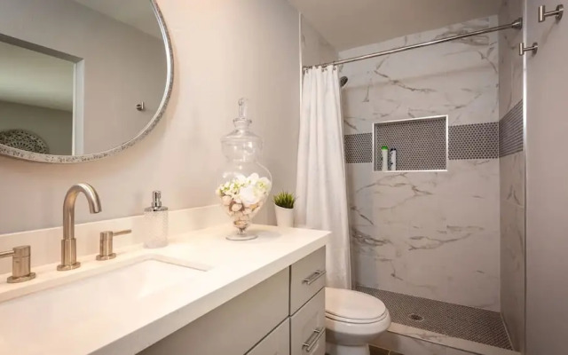 Ultra Modern Old Town Scottsdale 3 Bedroom!