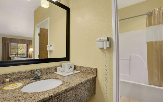 Days Inn by Wyndham Globe