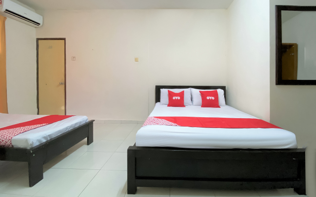 OYO 90159 Zahaar Hotel