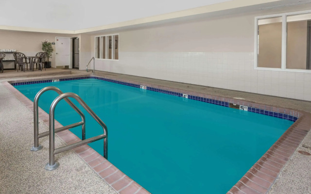 Days Inn by Wyndham near Kansas Speedway