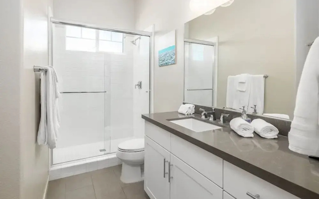 Large 4 Bedroom Close To Beach
