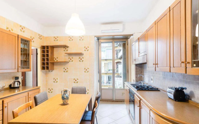 Dante Subway Apartment