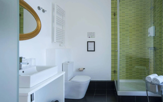 Casa do Bairro by Shiadu