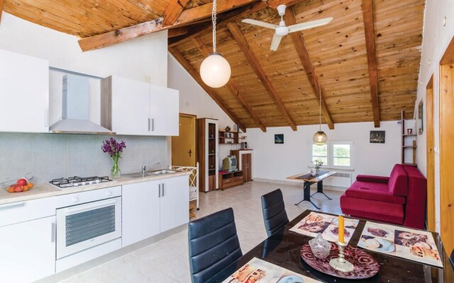 Nice Home in Sreser With Wifi and 2 Bedrooms