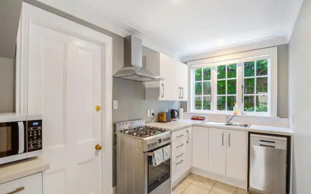 One-Bedroom Parnell Charmer