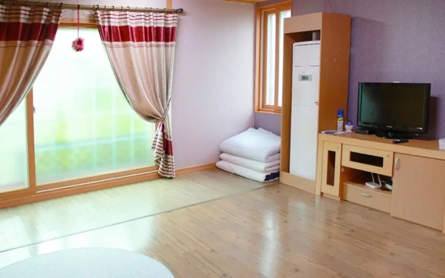 Taean Tree Pine Pension and Guest House