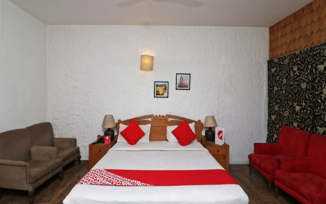 FabHotel Pearl Villas Sector 31