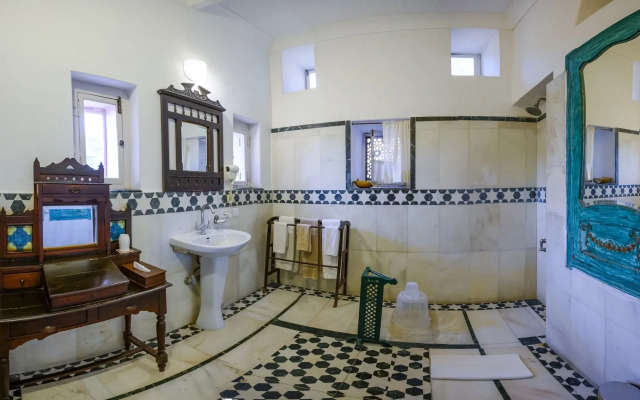 Neemrana Fort-Palace