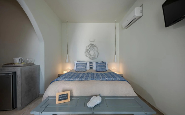Blue Dolphins Apartments & Suites