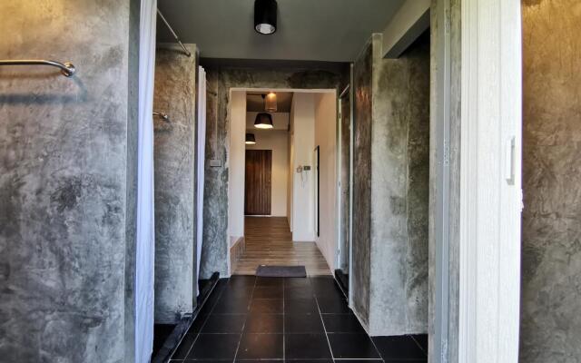 8 Sleepers Street Hostel