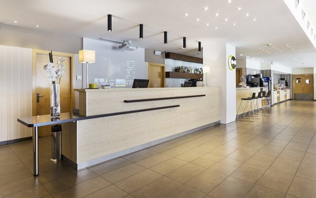 B&B Madrid Aeropuerto T1 T2 T3