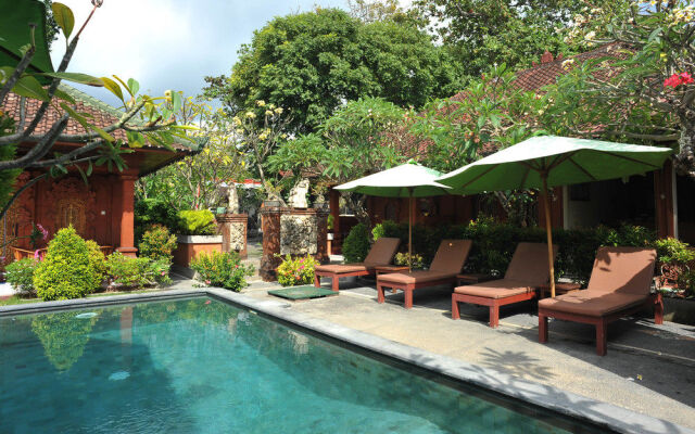 巴厘岛艾里潘泰萨努库苏马萨里6号酒店(Airy Pantai Sanur Kusuma Sari 6 Bali)