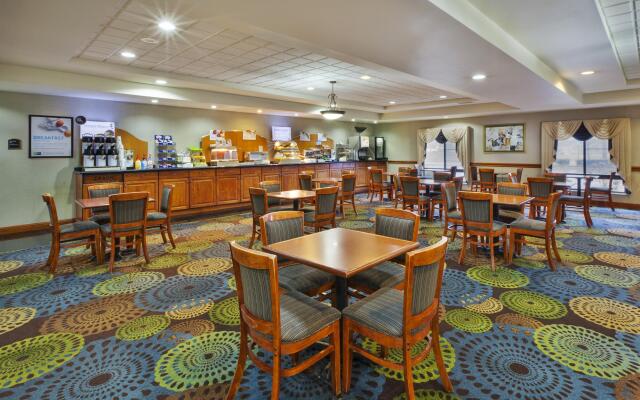 Holiday Inn Express Hotel & Suites Belleville by IHG