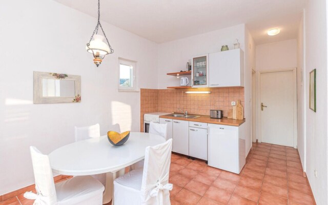 Beautiful Apartment in Vinisce With 2 Bedrooms and Wifi