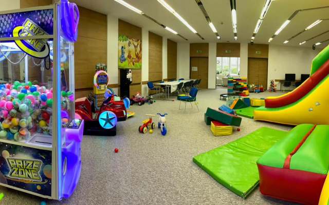 CE Plaza Hotel