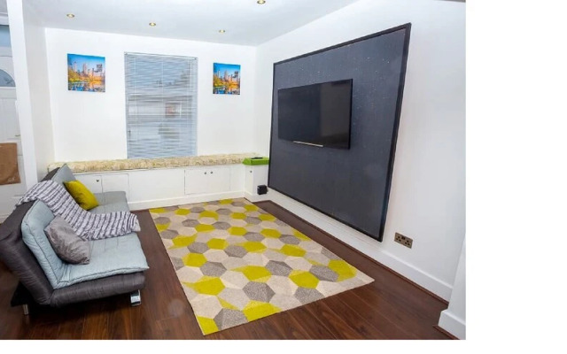 Spacious Home for Groups With Parking