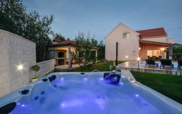 Stunning Home in Dugopolje With Wifi and 4 Bedrooms