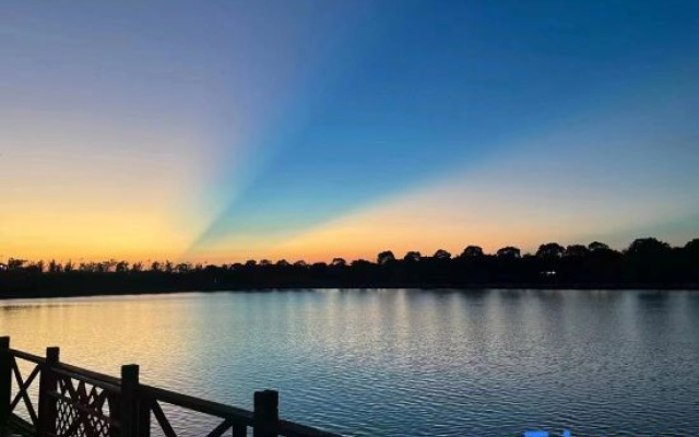 Mingzhu Lake Swan Garden Resort