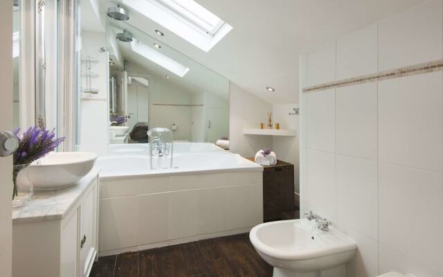 The Cromwell Road Rooftop Apartment - LSBI