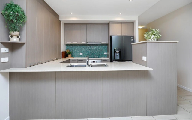 Stylish Park View City Apartment 103