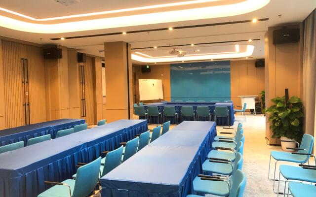 Holiday Inn Express Shenzhen Longhua by IHG