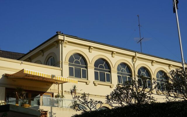 The Clovelly Hotel
