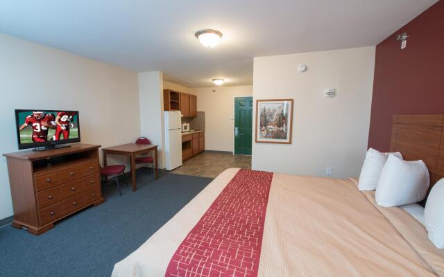 Red Roof Inn & Suites Dickinson