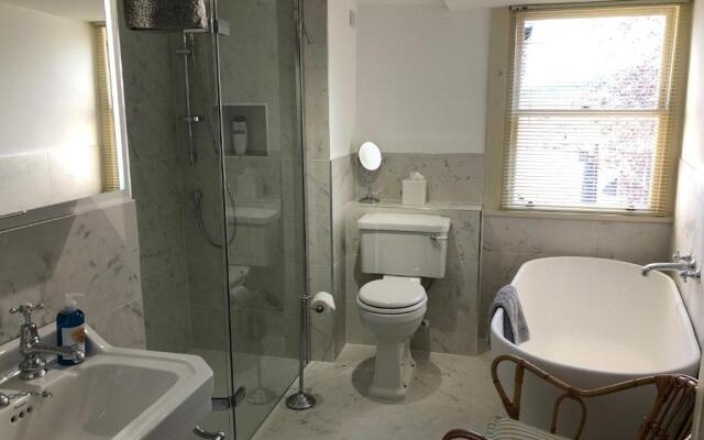 Lansdown Slope Townhouse - Elegant 5 Bedrooms near Assembly Rooms