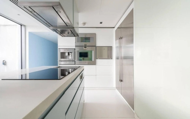 Stunning 4-bed Duplex Penthouse in London