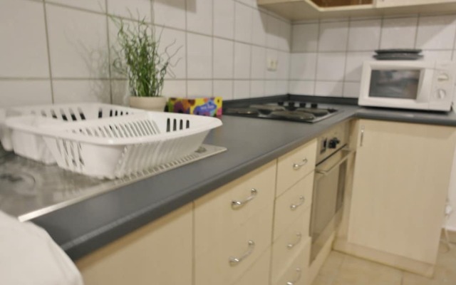 Budget Apartment by Hi5 - Hold Street