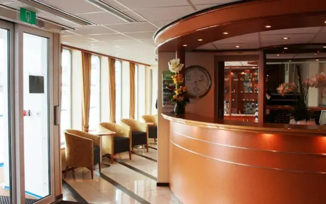 Fairtours Hotelschiff Regina Rheni **** Neuss