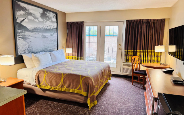 Super 8 by Wyndham Castlegar BC