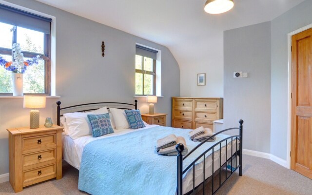 Restful Holiday Home in Glandwr near River