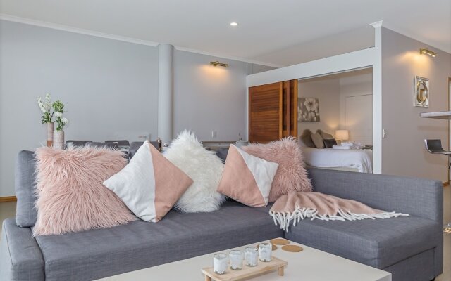 Waterfront 1BR Princes Wharf Apartment