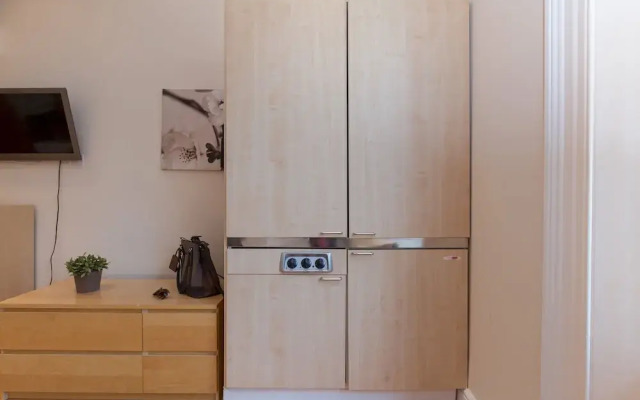 23/43 Stunning Mezzanine Studio in Notting Hill