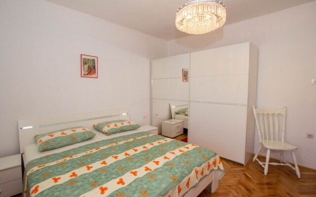 David - 20m From the Beach With Parking - A2