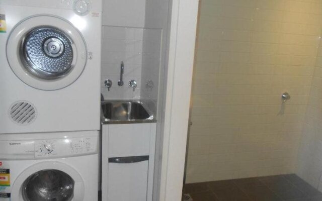 Astra Apartments - St Kilda Rd