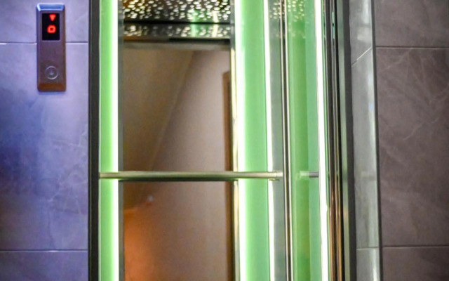 Cloud 6 -Top Center,360° view,Free private parking