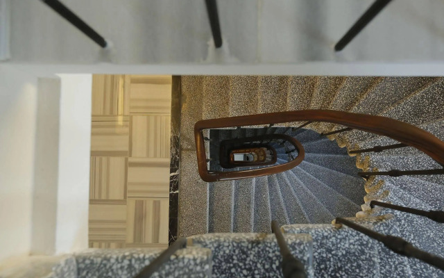 Art Nouveau Pera