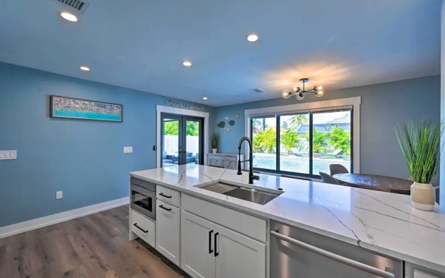 Walk to Beach: Getaway w/ Pool in Naples!
